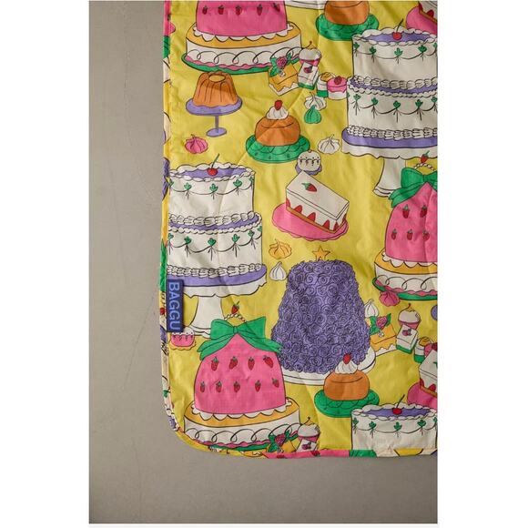BAGGU Puffy Printed Picnic Blanket Urban Outfitters NEW - Picture 3 of 3
